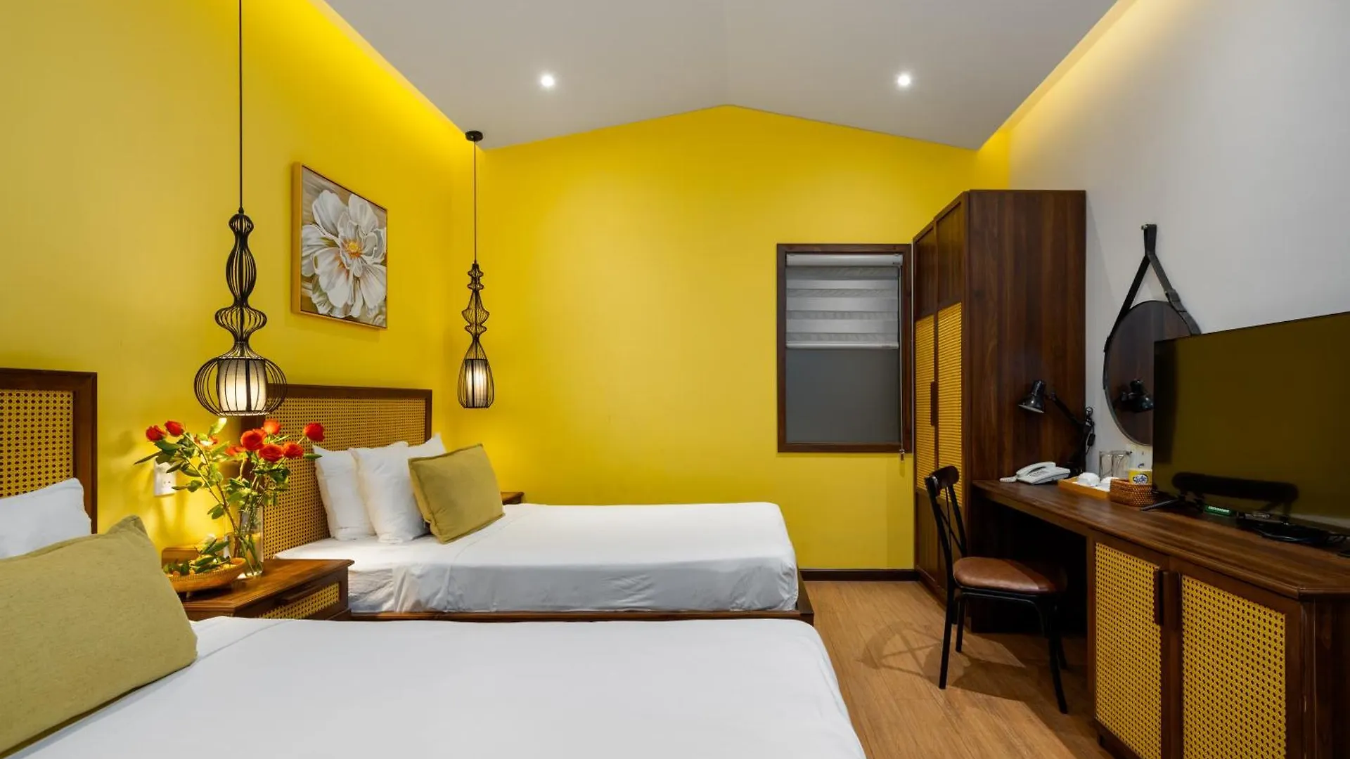 Flower Beachstay & Coffee Da Nang 3*,