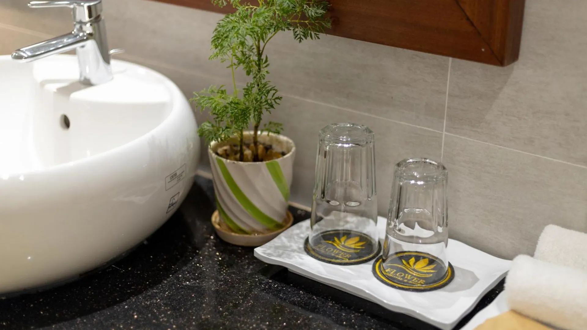 Flower Beachstay & Coffee Da Nang