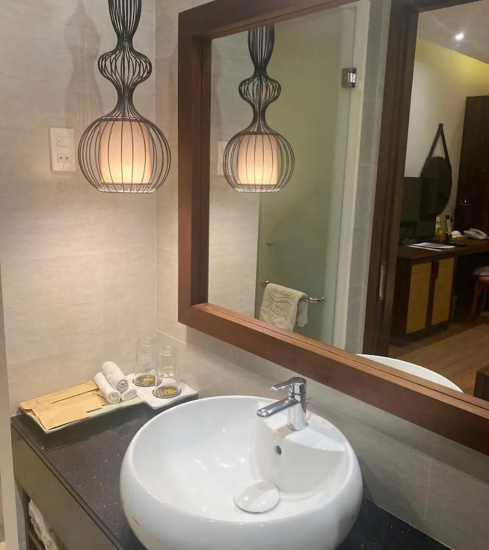 Flower Beachstay & Coffee Da Nang Hotel